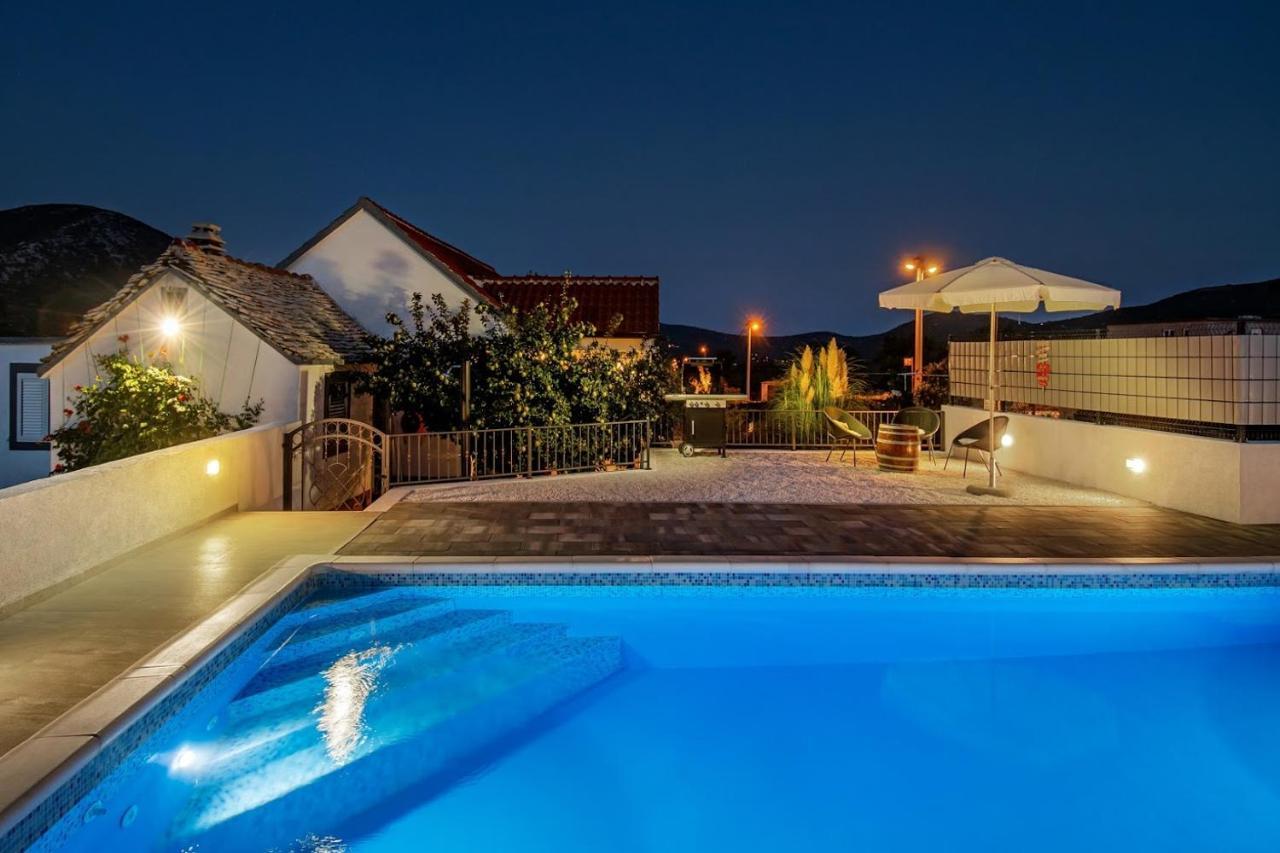 House Camellia With Fenced Pool And Playground Villa Blizna Donja Екстериор снимка