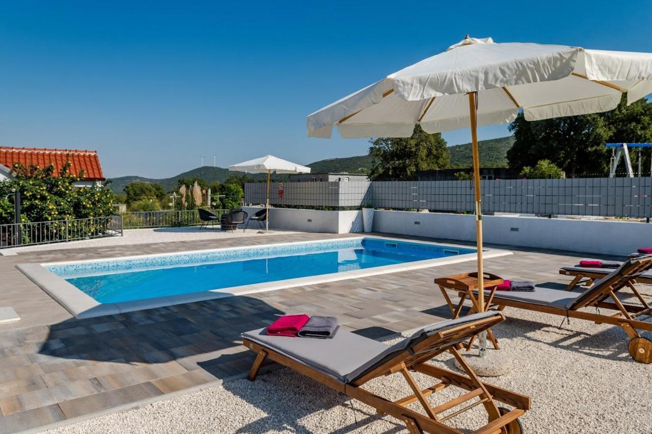 House Camellia With Fenced Pool And Playground Villa Blizna Donja Екстериор снимка