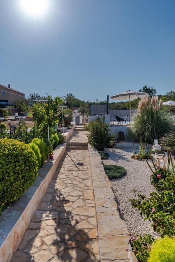 House Camellia With Fenced Pool And Playground Villa Blizna Donja Екстериор снимка