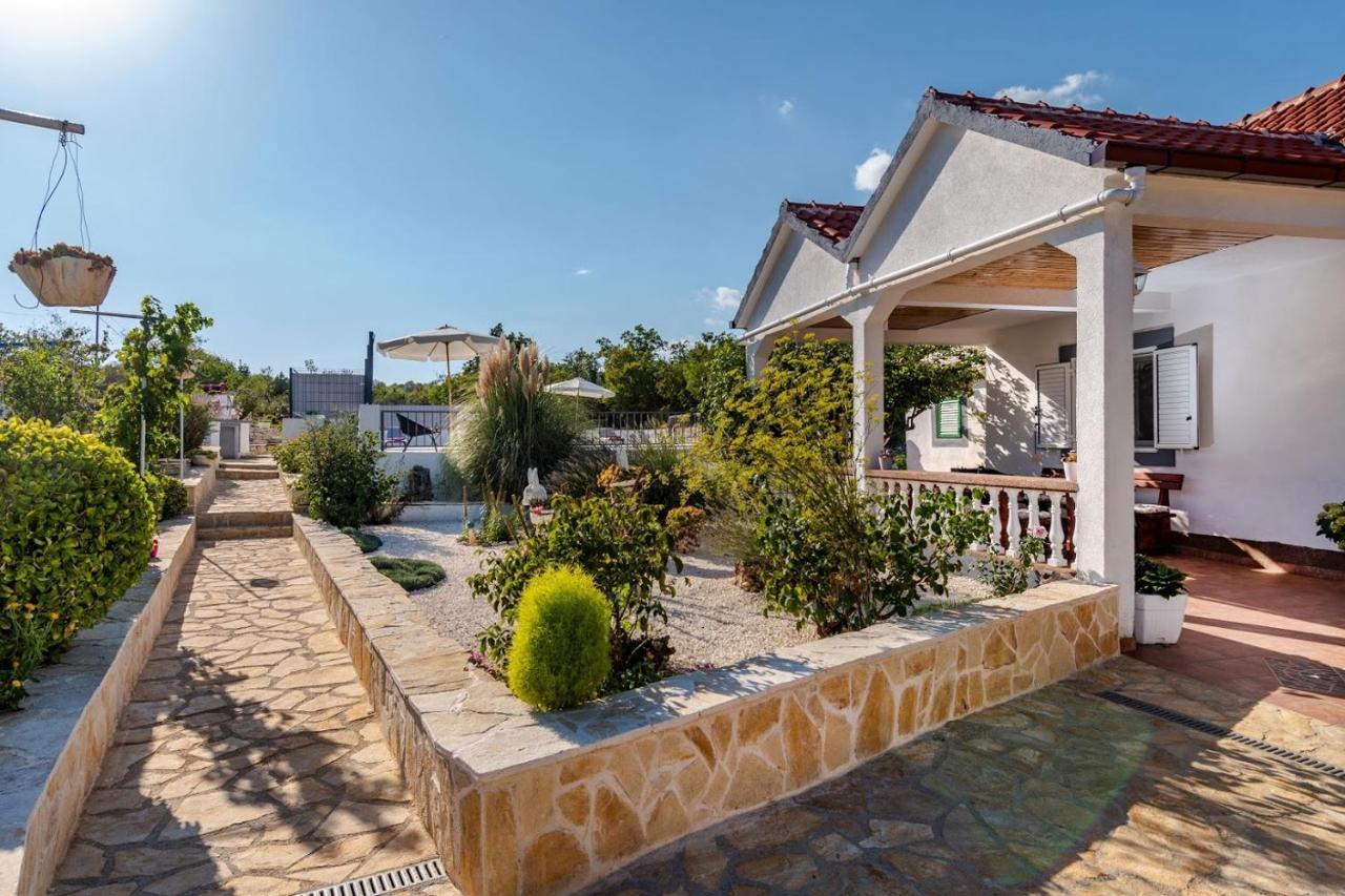 House Camellia With Fenced Pool And Playground Villa Blizna Donja Екстериор снимка