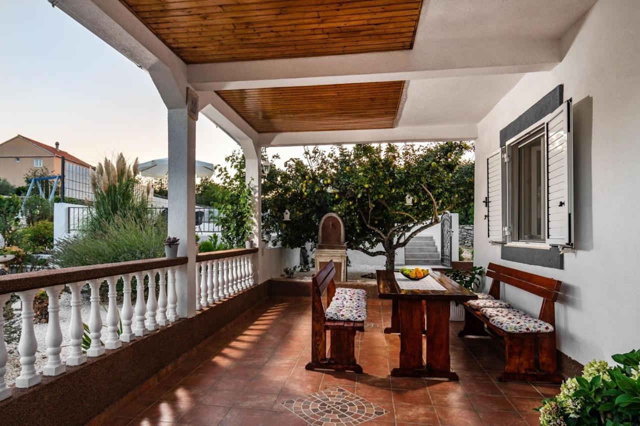 House Camellia With Fenced Pool And Playground Villa Blizna Donja Екстериор снимка