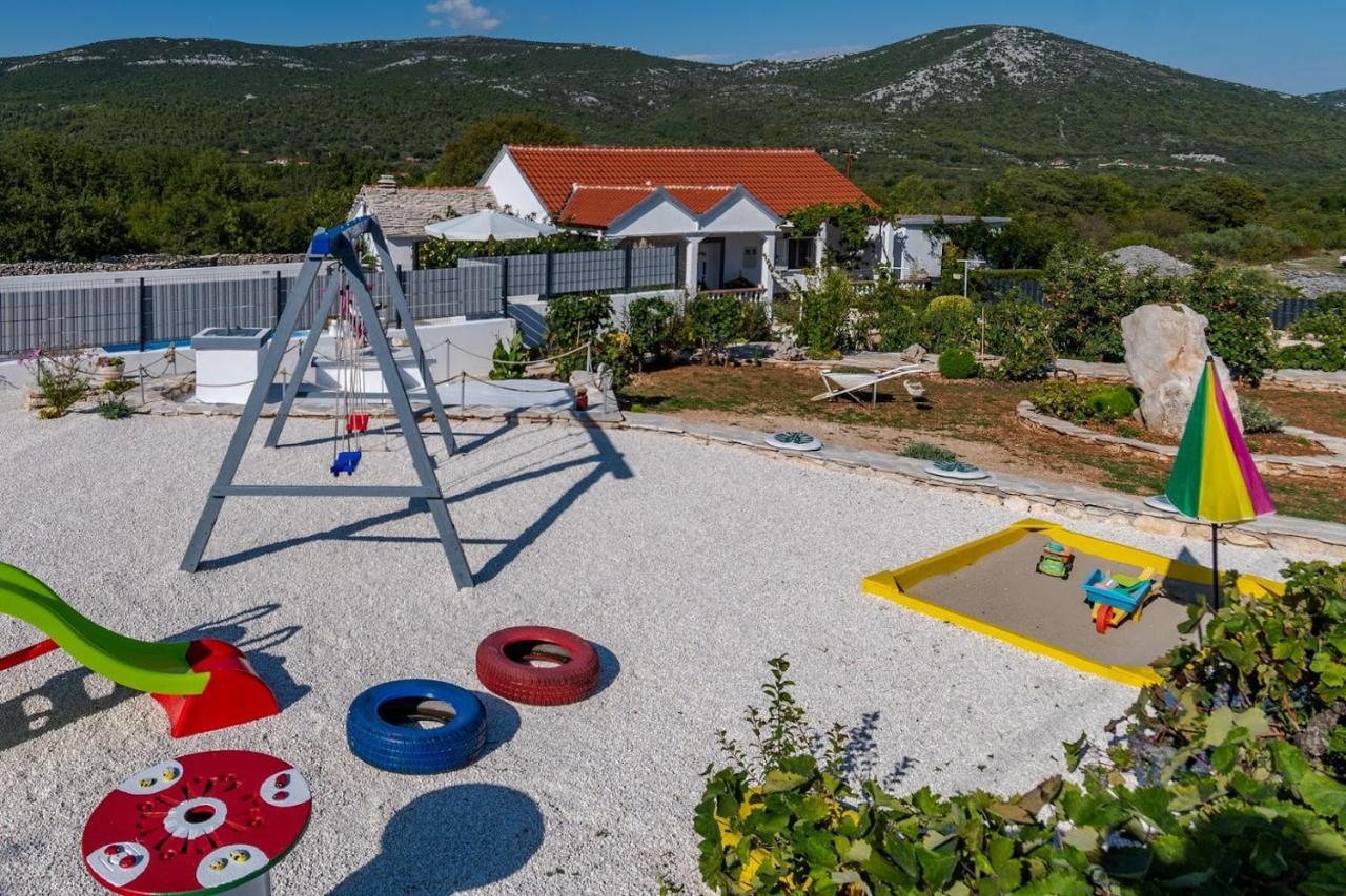 House Camellia With Fenced Pool And Playground Villa Blizna Donja Екстериор снимка