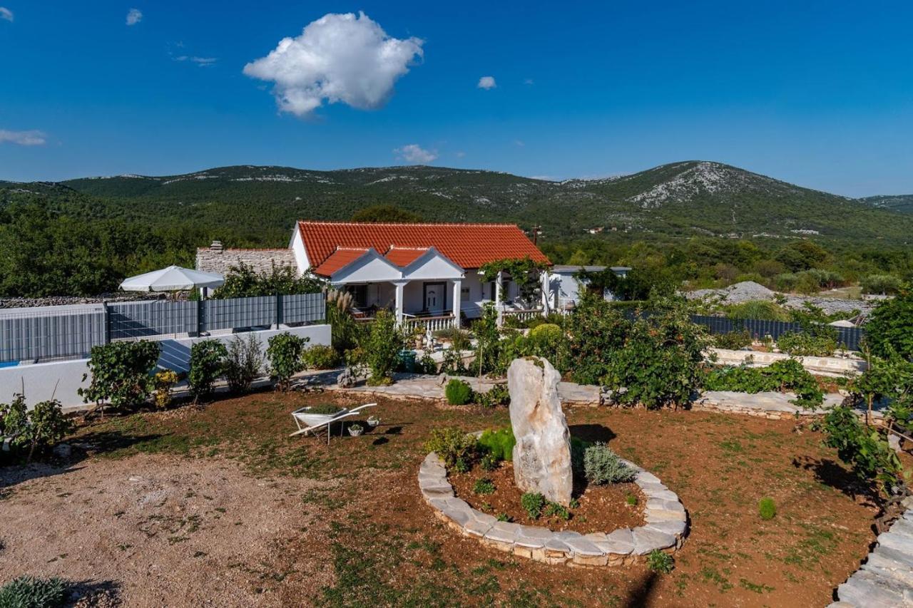 House Camellia With Fenced Pool And Playground Villa Blizna Donja Екстериор снимка