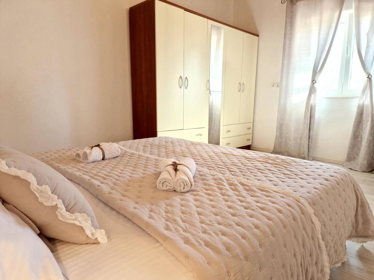 House Camellia With Fenced Pool And Playground Villa Blizna Donja Екстериор снимка