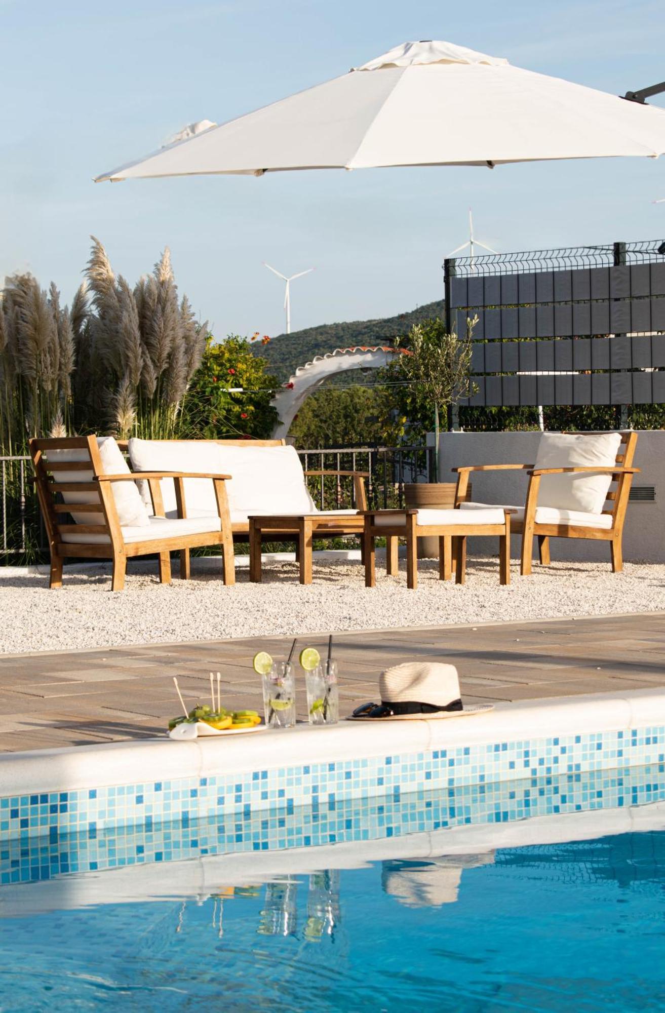 House Camellia With Fenced Pool And Playground Villa Blizna Donja Екстериор снимка